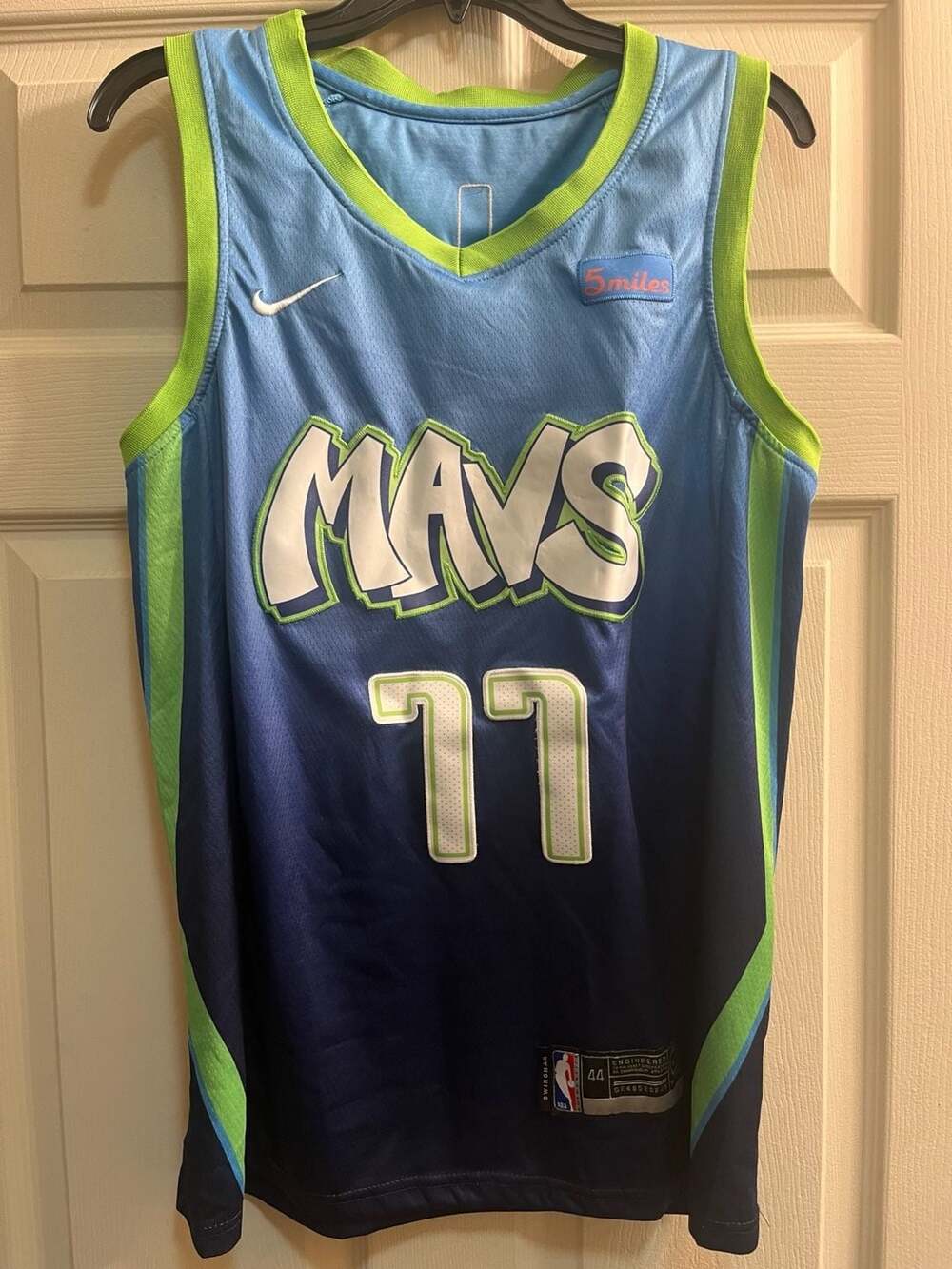 Nike Dallas Mavericks Luka Doncic 77 Size 44 City Edition Jersey Blue